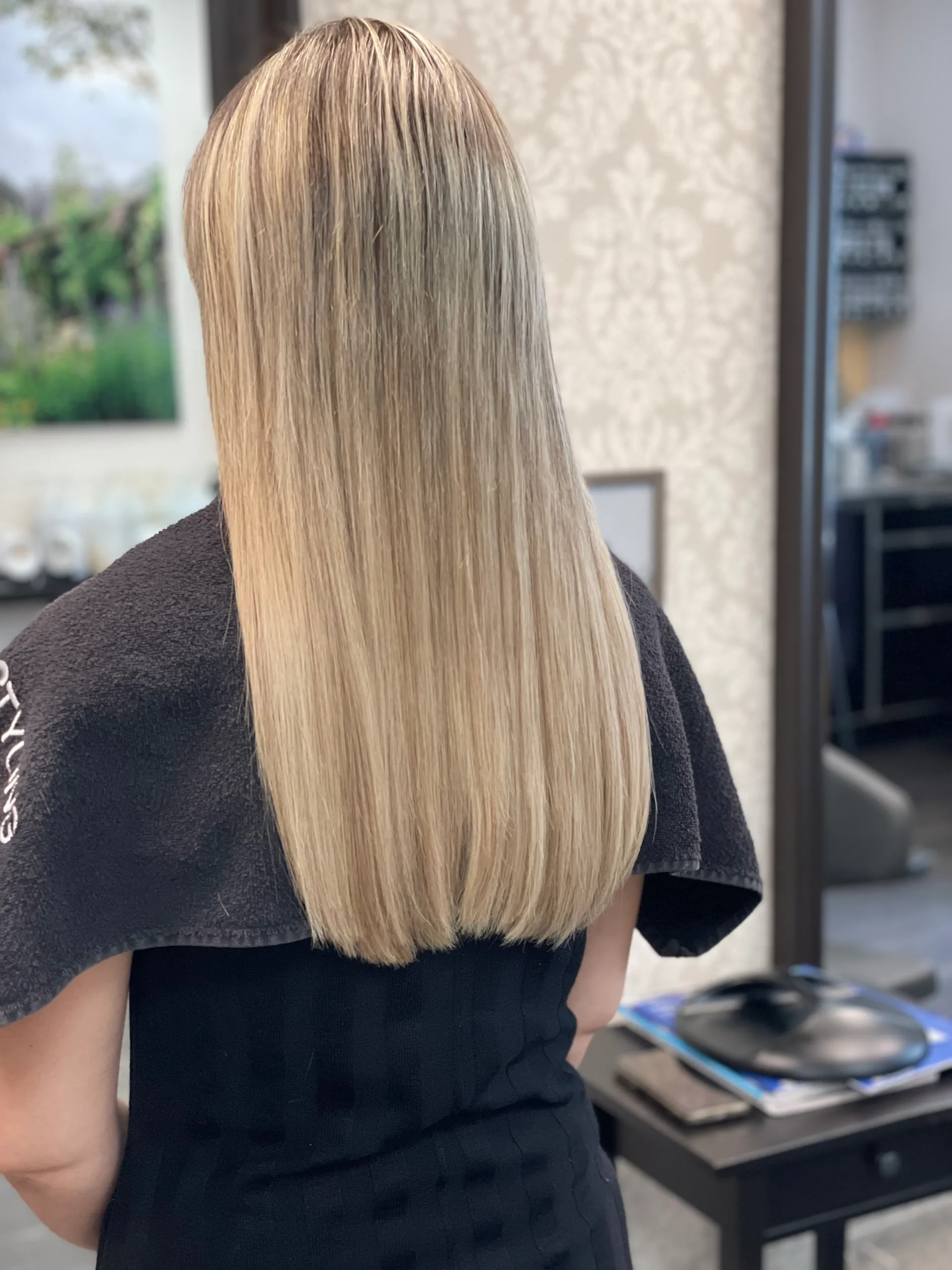 Perfectly blended blonde hair with natural-looking highlights